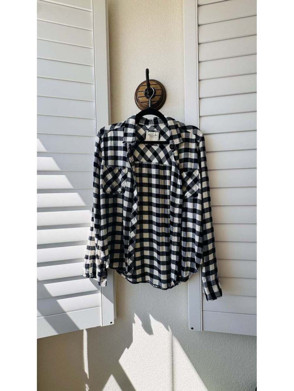 Abercrombie & Fitch Black & White Buffalo Plaid - Size M